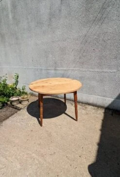 Round Table -Room Fold Zone 00a19456 6698 4e16 8165 b4b975513976