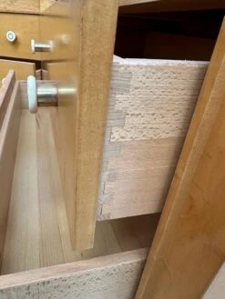 Hotel Chests Of Drawers 80s -Room Fold Zone 00f775a6 eb9f 4593 ad09 464e17c40b4d