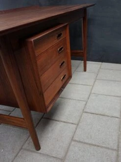 Danish Design Rosewood Desk By Arne Vodder For Sibast, 1960s -Room Fold Zone 052bdaea a81a 49be 80f7 960f130e34ad