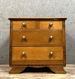 Art Deco Period Lady's Chest Of Drawers In Blond Oak / Circa 1940 -Room Fold Zone 0604e5c3 a618 4bf3 9314 9d51fb949cfc