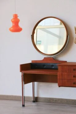 Dressing Table - Large Round Mirror - 1960s -Room Fold Zone 0670a546 1fc5 4ee0 80c7 1fbb74b5c944