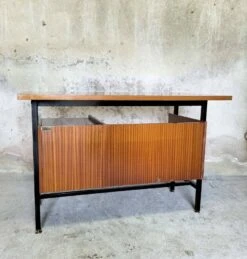 Modernist Desk "Alasia" -Room Fold Zone 07249eca 5e25 4fb7 8fe9 120e74f9bbef