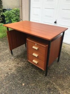 Vintage Teak Desk -Room Fold Zone 073d4cd4 57a7 4460 a5c4 e356b1949167