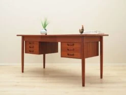 Teak Desk, Danish Design, 1960s, Production: Denmark -Room Fold Zone 09b4635a 1e01 44c5 b298 8926a1ec82ce