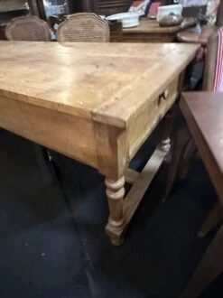 Walnut Farm Table -Room Fold Zone 0acdbcc6 6971 4a98 8bb2 e22655b40d6e