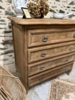 Old Chest Of Drawers In Raw Wood 16 Old Chest Of Drawers In Raw Wood -Room Fold Zone 0c59e5d8 c3cf 49a1 b638 fe3f773861a0