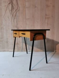 Tubular Desk -Room Fold Zone 0dd8edad e361 439e 9c5b 6fb81d97b0ec