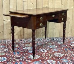 Restoration Desk In Mahogany And Leather Top From The 19th Century -Room Fold Zone 102ba701 eacf 42bb 9b3c 14923fab43c7