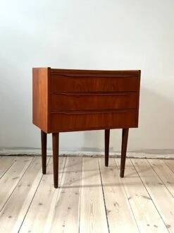 Danish Vintage Chest Of Drawers, Teak, 1960s -Room Fold Zone 104d4fb4 6075 4dc2 8247 8aaaf45d164a