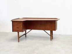 Boomerang Double Sided Desk By Peter Løvig Nielsen -Room Fold Zone 114fada2 79a7 439c a565 3f079fbed088