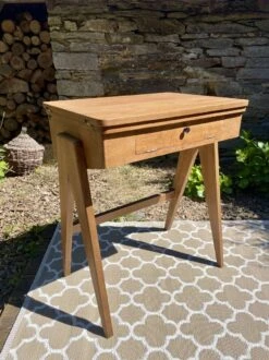 1950s Compass Feet Desk -Room Fold Zone 11f34ee4 51ff 4b15 9088 15e7302c89f1