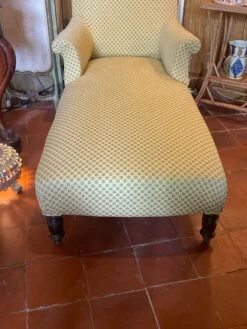 Old Chaise Longue -Room Fold Zone 126b12c2 f41a 4535 a95a c5e8a3a1d1ad