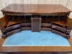 English Secretary Chest Of Drawers From The 1950s -Room Fold Zone 179efbc5 51b3 4345 a0fb 15dc93f89145