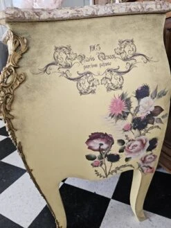 Antique Louis XV Style Chest Of Drawers -Room Fold Zone 1a66f73f db64 4f3c 8bf6 b228bd543dab