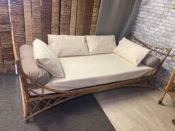Rattan Bed Bench -Room Fold Zone 1be4403d a100 4e8e a2b0 0e18016e83b2