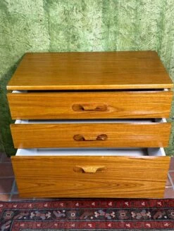 Mid Century Retro Vintage Teak Chest Of Drawers -Room Fold Zone 1cfb938f 1a54 4683 9305 edc4a18e6d75