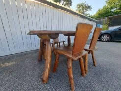 Breton Brutalist Table And Chairs Set -Room Fold Zone 1e075fb1 54c5 464f b7fd 0c575019f525