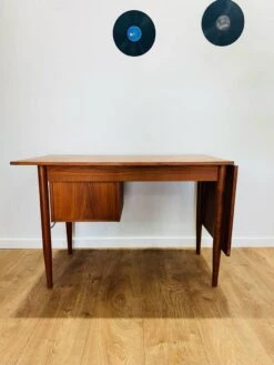 Scandinavian Desk Gunnar Tibergaard 1960s -Room Fold Zone 1e1d8ccb 2e5c 46ee aac1 4eb87537a371