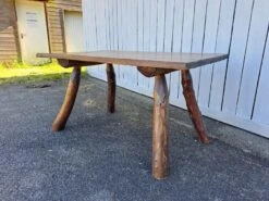 Breton Brutalist Table And Chairs Set -Room Fold Zone 211af54c df28 491c 9207 c26206352770