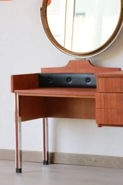 Dressing Table - Large Round Mirror - 1960s -Room Fold Zone 21430feb e7bb 49fb aa58 0b592c8fc554