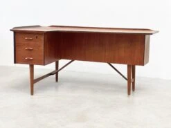 Boomerang Double Sided Desk By Peter Løvig Nielsen -Room Fold Zone 23c0e4e6 ac53 4475 92c7 b8c28d9d5688