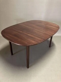 Rosewood High Table Scandinavian Design "Ole Wanscher" 1950. 19 Rosewood High Table Scandinavian Design "Ole Wanscher" 1950. -Room Fold Zone 267c1247 7a6d 486c bad1 7c0352ab061a