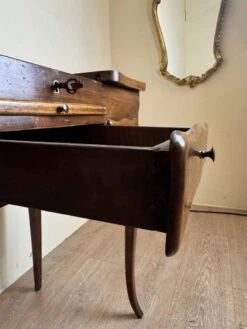 Louis XV Style Dressing Table In Walnut Stained Wood -Room Fold Zone 26c1e0b7 9622 4144 93e3 f11309df0b57