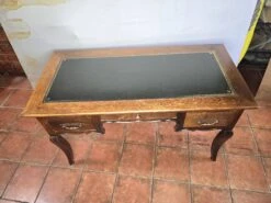 Old Louis XV Style Desk In Solid Oak -Room Fold Zone 28c718fc ce1e 4af1 85c9 ca8f91f98cce