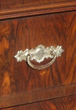 Large And Old Chest Of Drawers In Burl Walnut -Room Fold Zone 299940a1 ae88 4469 aca9 bc3e6ffc0700