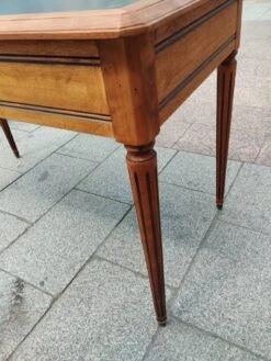 Old Louis XVI Style Flat Desk -Room Fold Zone 2b5626dd b9aa 4cb1 8c81 fdf075e07eae