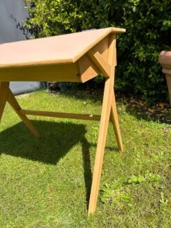 Children's Desk With Compass Feet -Room Fold Zone 2b929428 3d5b 4828 9c6e 5690985d109f