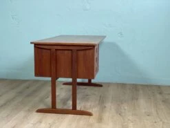 Scandinavian Teak Desk From The 60s -Room Fold Zone 2bae4f35 0730 4771 8163 faed3d1497a1