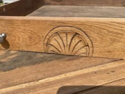 Table Or Large Desk With One Drawer In Carved Solid Oak Doweled Feet 1900 -Room Fold Zone 2e9496f2 dce7 46a9 a7d7 ed3cf356766e