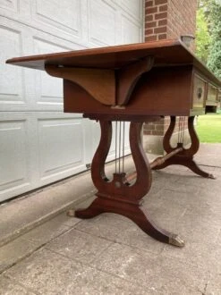 Charles X Style Desk -Room Fold Zone 30222e3e 7a33 47ed bd09 f24d87e8d035