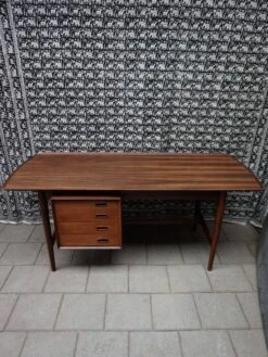 Danish Design Rosewood Desk By Arne Vodder For Sibast, 1960s -Room Fold Zone 30a0b8e9 d5cb 4e1d 8849 172dbf8d6992