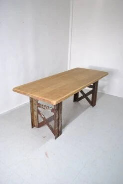 Industrial Table With Eiffel Foot 1930 -Room Fold Zone 3563c47e 35ac 4dcc b6cc cbfba9e27355