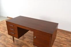 Mid-Cetury German Walnut Desk, 1960s. -Room Fold Zone 36930f62 d10b 4ce0 a18d 1a5c0354c4b4