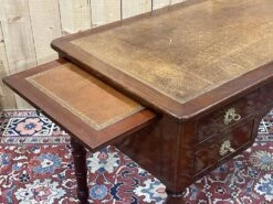 Restoration Desk In Mahogany And Leather Top From The 19th Century -Room Fold Zone 3749313c b887 4606 96b2 85a7ac9dcf50