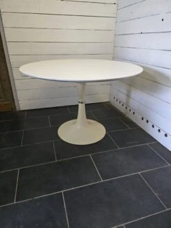 Tulip Foot Table From The 60s, Grosfillex -Room Fold Zone 380914e0 4ca5 4680 b8b1 56147e58d53b