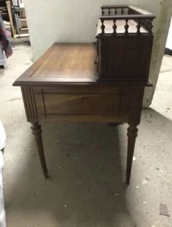 Art Deco Style Wooden Tiered Desk -Room Fold Zone 39ab6a9c 2c1e 4217 bb77 0772b83a2221