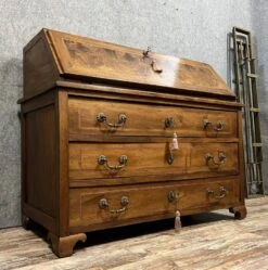 Louis XV Period Scriban Chest Of Drawers In Walnut, Burl And Marquetry Fillets Circa 1750 -Room Fold Zone 3a6b9e86 ba6e 46e6 99cf a24009e2166e