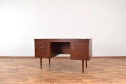 Mid-Cetury German Walnut Desk, 1960s. -Room Fold Zone 3f2664ba 8e55 46d2 b286 da1b26fa0e69