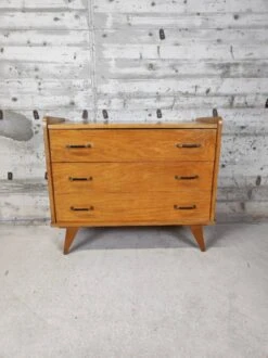 Vintage Chest Of Drawers With Compass Feet -Room Fold Zone 40d3d21c a102 4f8b 9298 5539c763c9b5