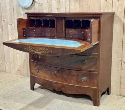 English Secretary Chest Of Drawers From The 1950s -Room Fold Zone 40d971b1 8906 446d a63a a17545820109