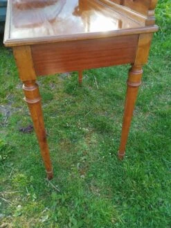 Antique Louis XVI Style Dressing Table -Room Fold Zone 42172074 114f 48f4 a9c1 0d431ce41940