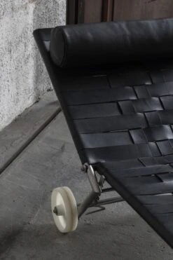 Daybed By FabiaanVan Severen, Belgium, 1996 -Room Fold Zone 43be2b67 c5b9 4ba7 85c1 a02a9f028e11