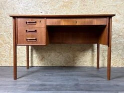 60er 70er Jahre Teak Writing Desk Schreibtisch Von Gunnar Nielsen Für Tibergaard -Room Fold Zone 463c9c68 7083 434e b0f7 d6b25e6afce7