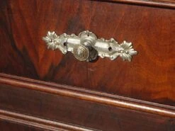 Large And Old Chest Of Drawers In Burl Walnut -Room Fold Zone 4668af9b 5b71 4860 8eed 971fbd99889f