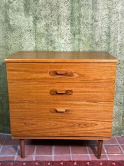 Mid Century Retro Vintage Teak Chest Of Drawers -Room Fold Zone 46d4462c ea1b 4505 8ccd fd6d4b24d7ec