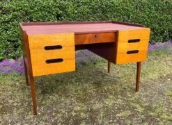 Scandinavian Desk From The 60s In Teak -Room Fold Zone 48a2464a b983 4393 a6bc 978e13b898a9